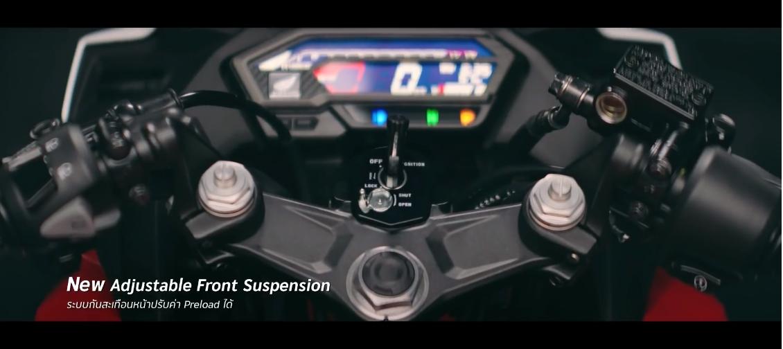 本田19款CBR150R泰国上市，1.95万，这海报做的像1000排量的！