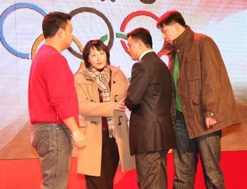 胡紫薇大闹张斌现场说了什么,体育节目主持人张斌的爱人胡紫薇