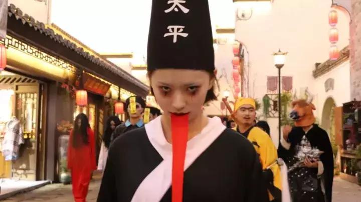 鬼魂万圣节,万圣节狂欢夜鬼混