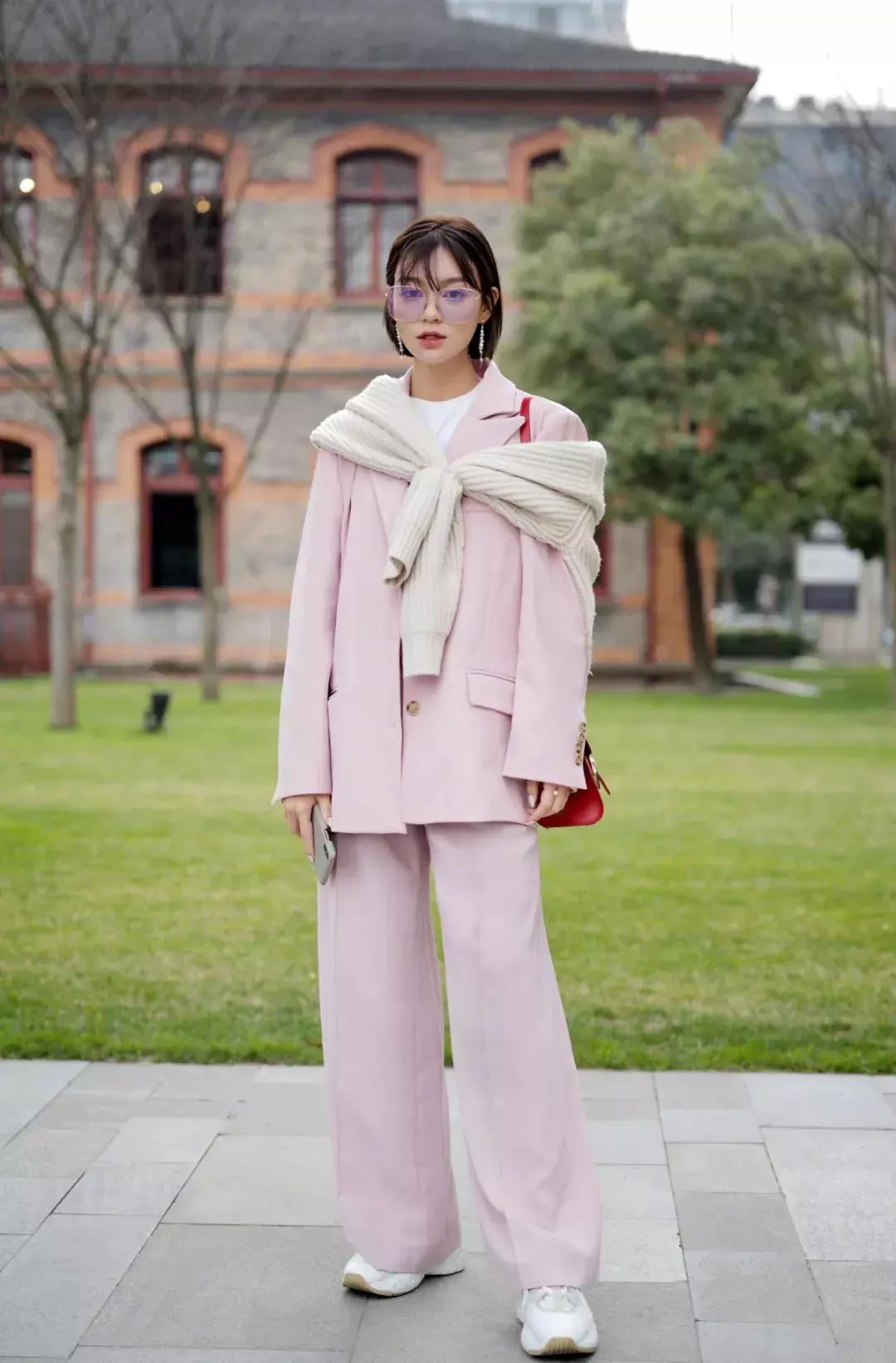 别再穿烂大街的小白鞋了,别再穿小白鞋了今年最火的六双鞋