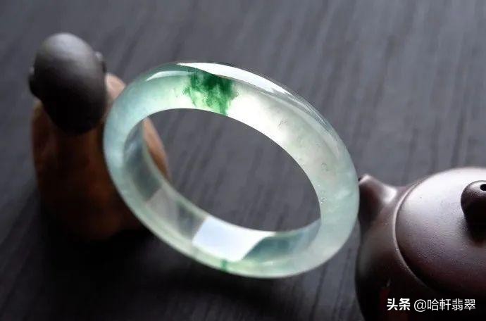 翡翠手镯有癣跟飘花区别,翡翠石藓和飘花怎么区分