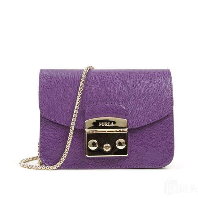 女生背什么牌子包包,三十多岁女人背什么牌子包包