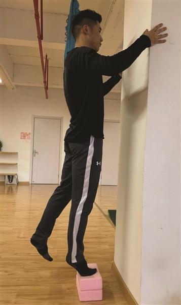 跑步造成脚踝内侧骨头部位疼痛,跑步脚踝肿痛怎么消除