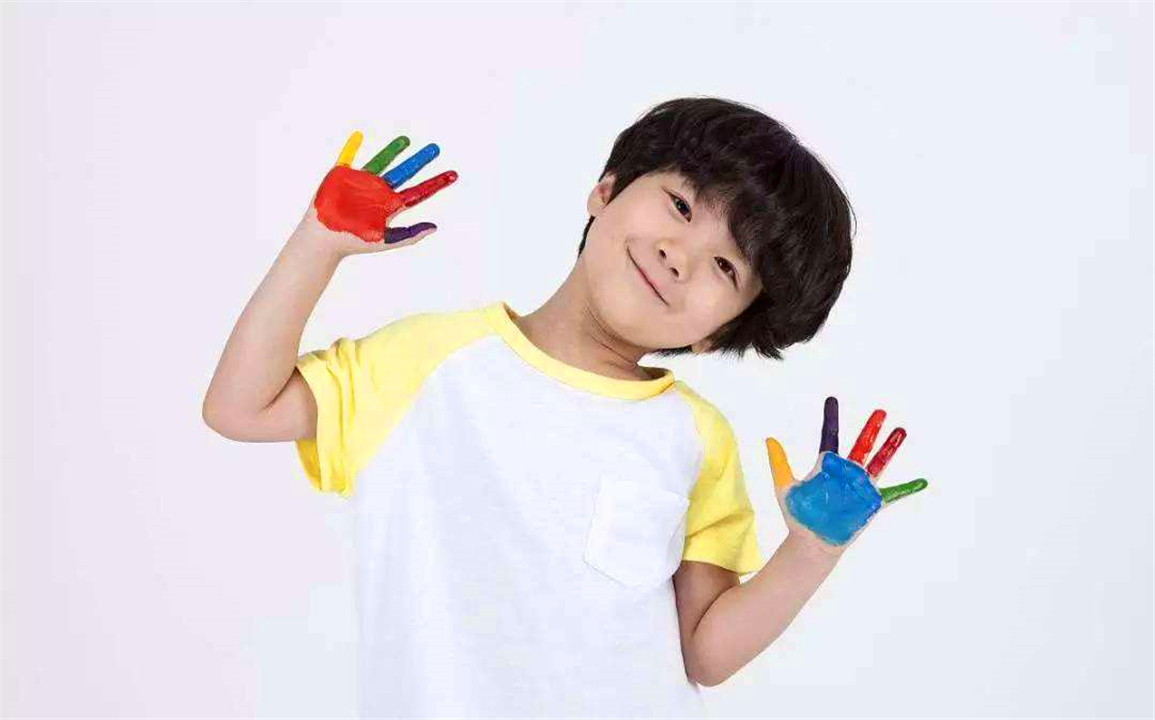 儿童对色彩的敏感期,小孩对色彩的敏感度高的表现