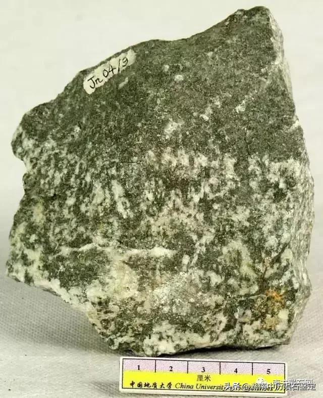 月球陨石与地球矿石的区别,月球陨石和矿石有什么区别