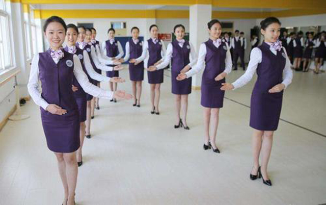 郑强教授谈到空姐要研究生学历,郑强讲的空姐为何招研究生