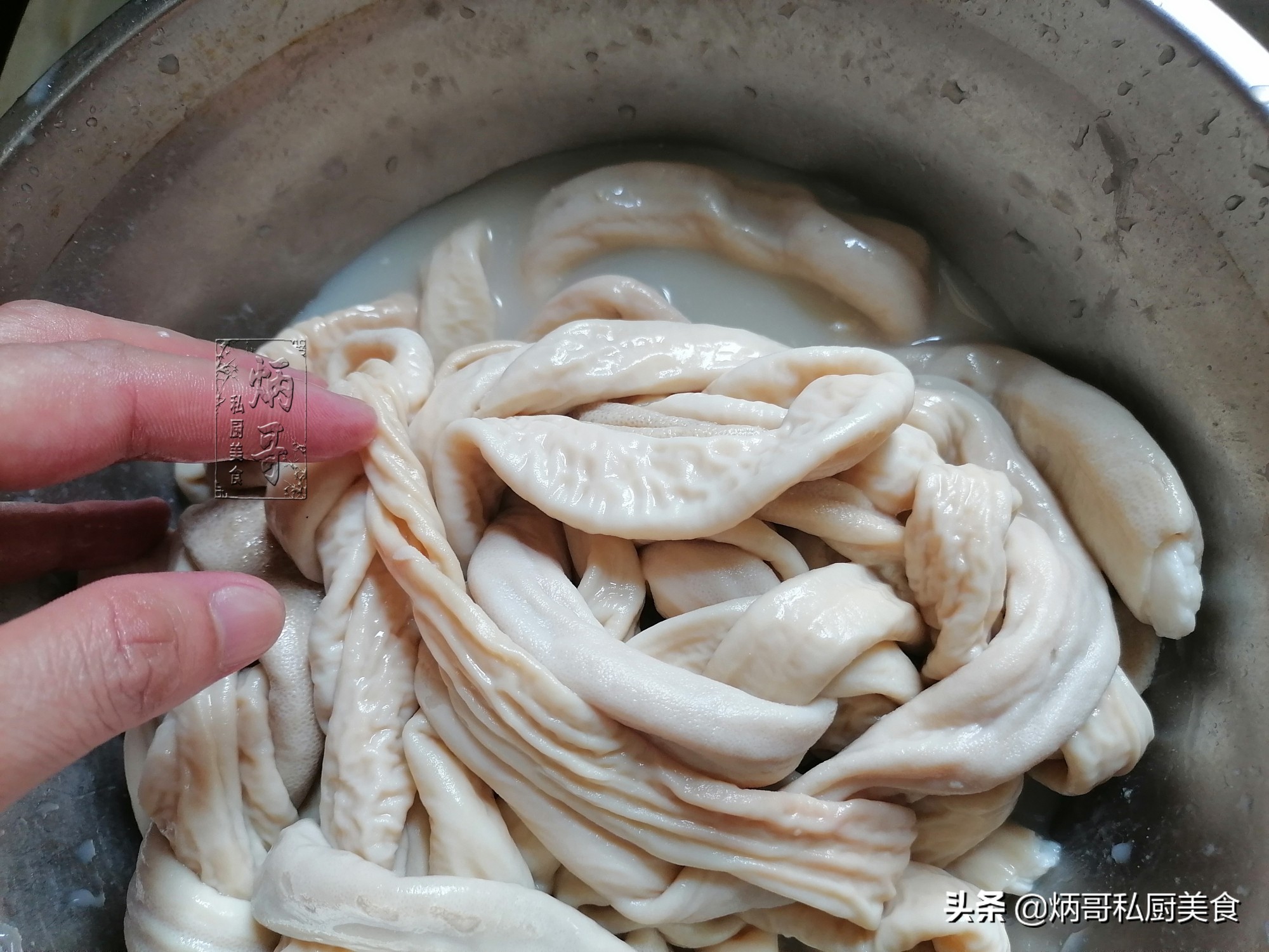 猪小肠为什么发苦怎样去除苦味,洗小肠用面粉还是淀粉