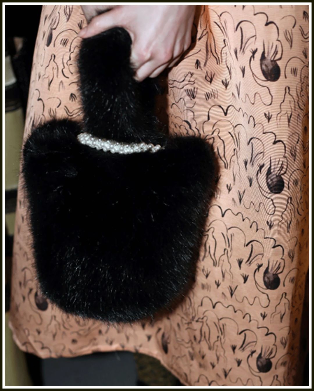 jennie用的小众休闲包,jennie同款小背包休闲百搭双肩包