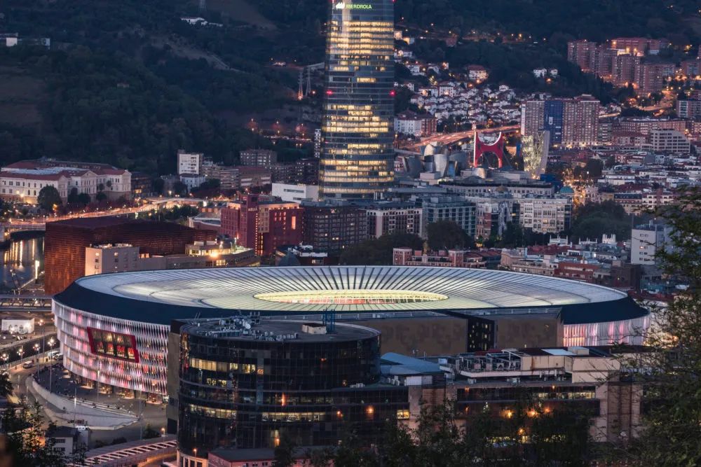 外墙足球场效果图,房顶足球场设计