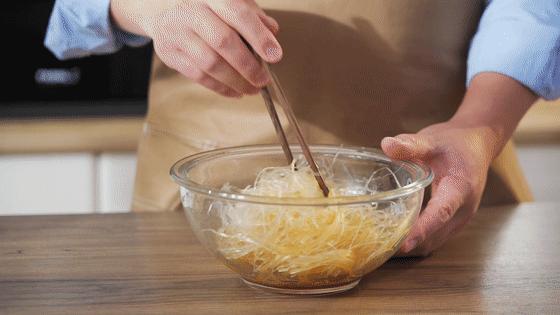 烤蒜蓉粉丝扇贝的做法视频教程,锡纸蒜蓉粉丝烤扇贝烤箱的做法