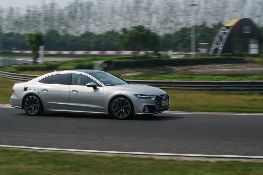 奥迪a7l55tfsi先行版试驾,3.0t的奥迪a7有多强