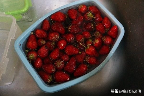 天然草莓果酱怎么弄,草莓罐头可以做草莓果酱吗