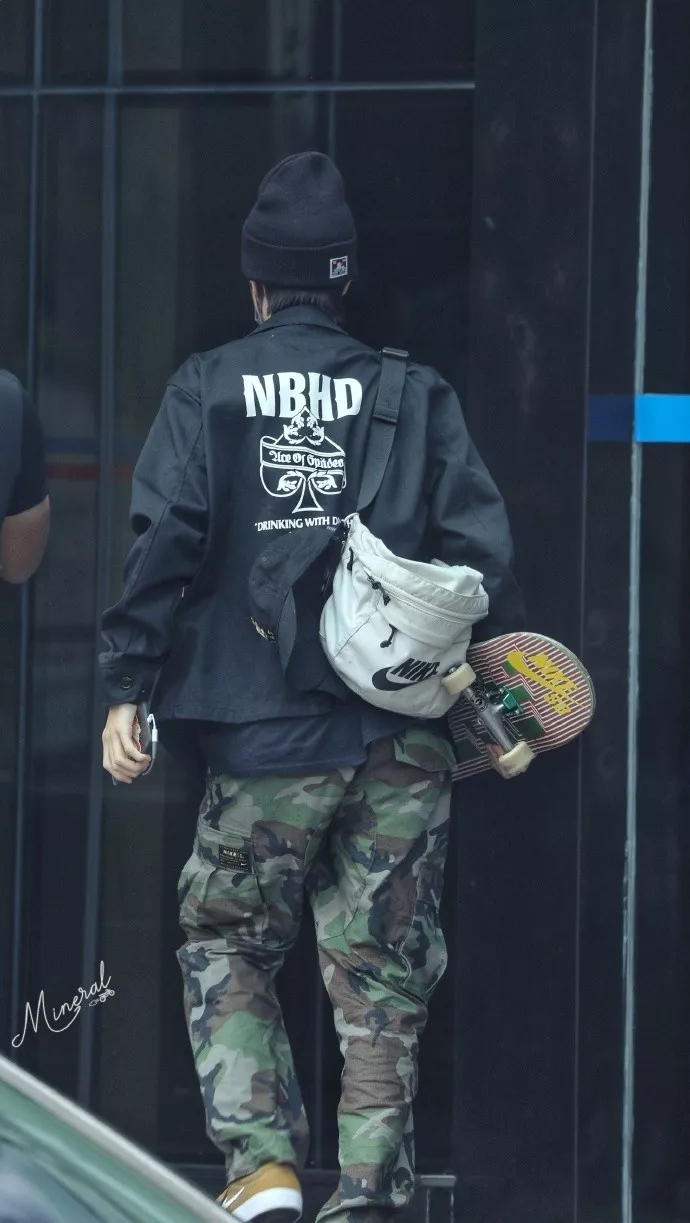 nike腰包王一博同款的质感,王一博同款腰包nike多少钱