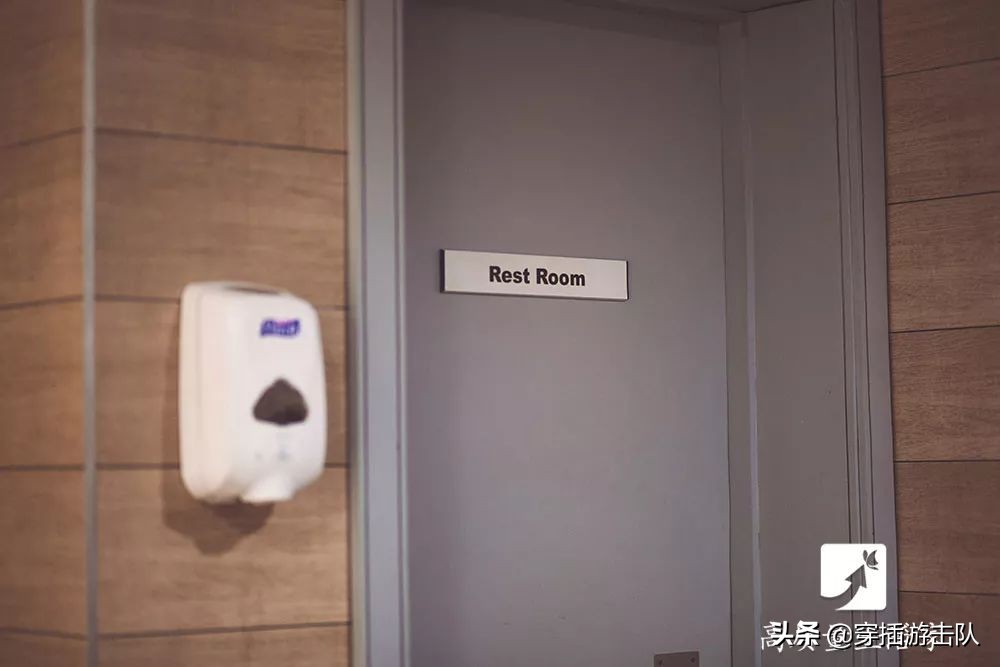 住宾馆为什么在马桶里倒一壶开水,为什么住酒店时要倒一壶开水