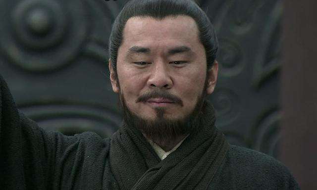 刘备长子被诸葛亮处死,临刑撂下一狠话,刘备后怕道:幸好没手软