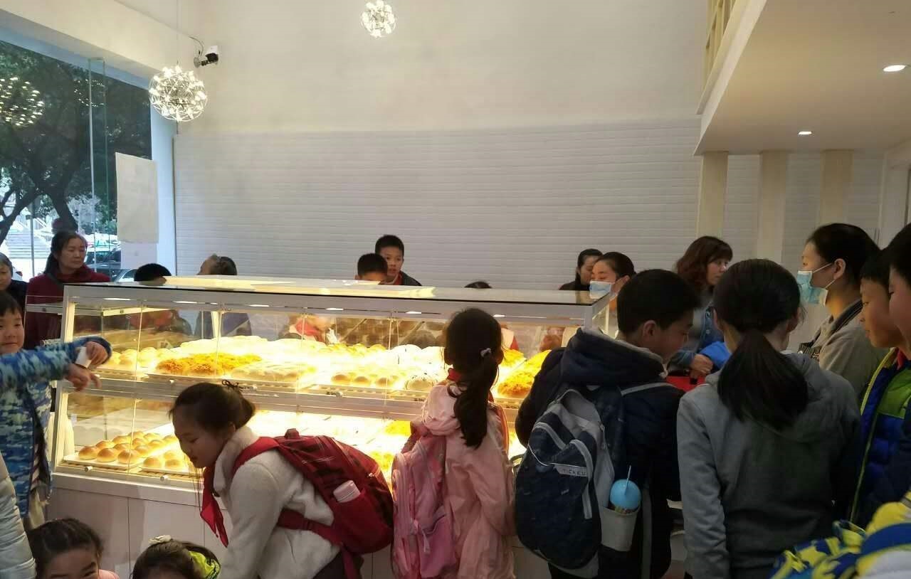 私房蛋糕店一年可以赚多少钱,一个蛋糕店一天大概可以赚多少钱