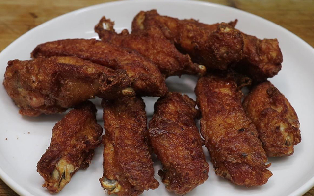 鸡翅这样做，外焦里嫩，口味独特，做法简单，刚出锅就被吃光了