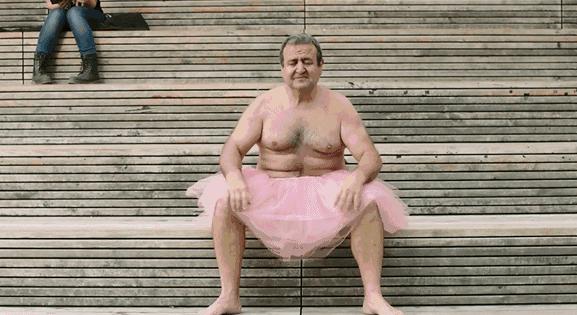 穿着15年的蓬蓬裙的中年男人,粉色蓬蓬裙穿了14年