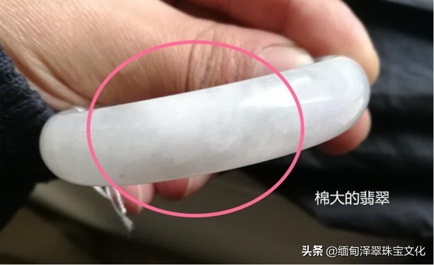 还在纠结选什么颜色,翡翠的棉纹跟裂的区别