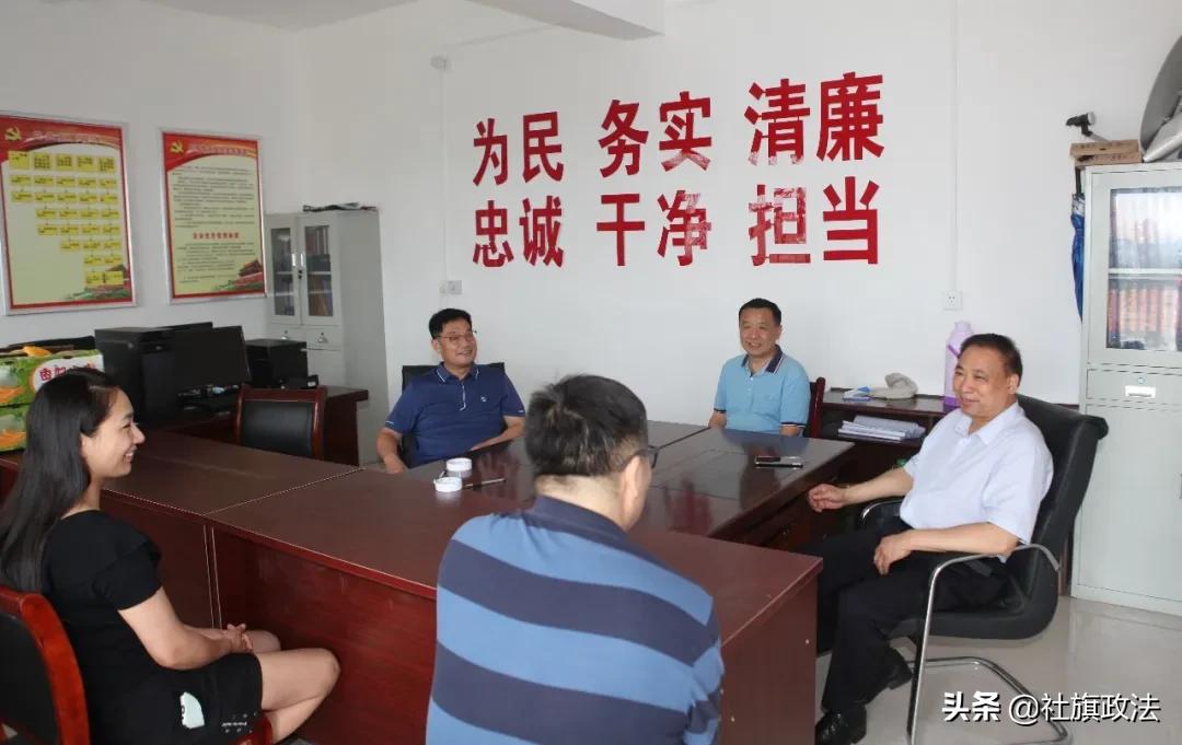 检察长慰问驻村帮扶工作队,送清凉暖警心慰问驻村工作队