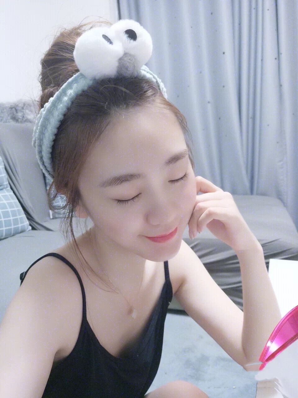 如何去黑头收缩毛孔最简单小方法,如何收缩毛孔去黑头最有效的方法