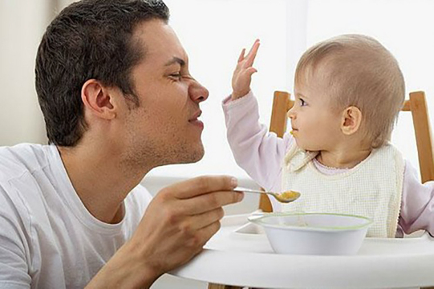 宝宝爱打巴掌,宝宝爱打人被别人骂