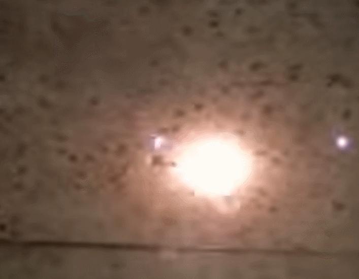 穿越窗户、飞入居民家中爆炸的球状闪电，刘慈欣为之著有同名书籍