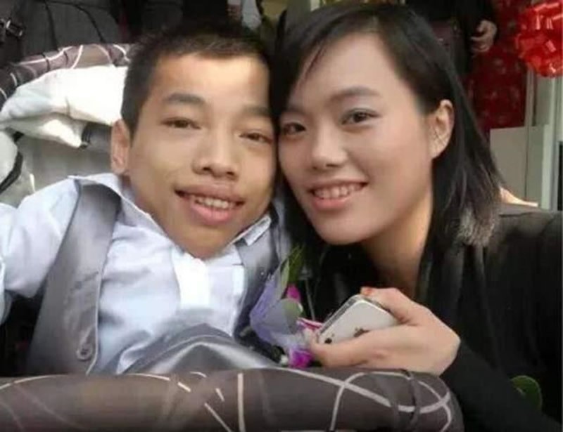 他身高不到1米，却能和1米7美娇妻生孩子，孩子到底是他的吗？