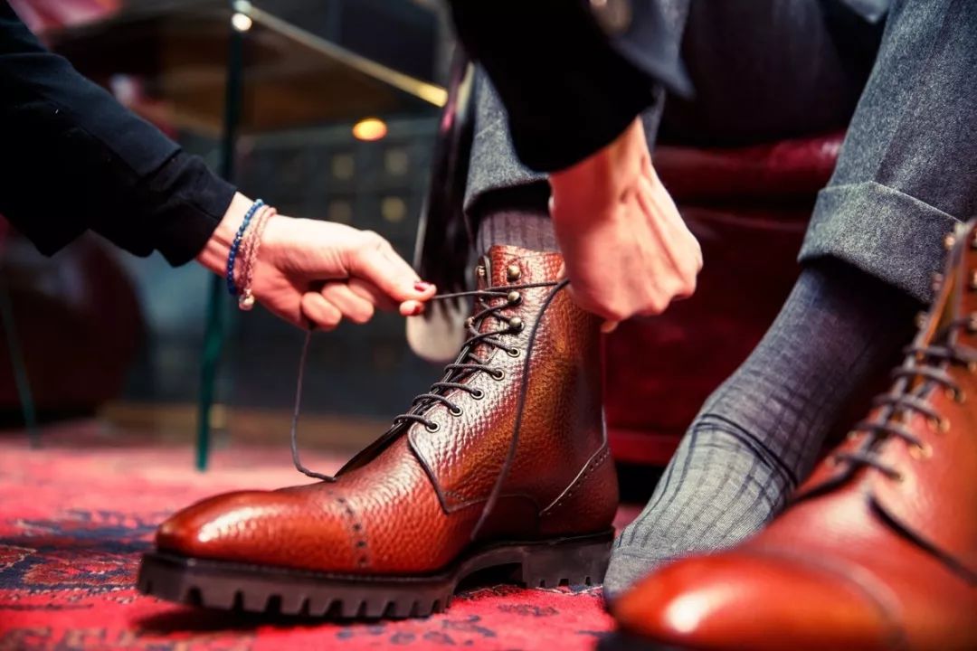 卖秋冬靴子,秋冬靴买加绒还是不加绒的