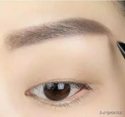 单眼皮怎么画眼线才能好看,单眼皮怎样画眼线好看