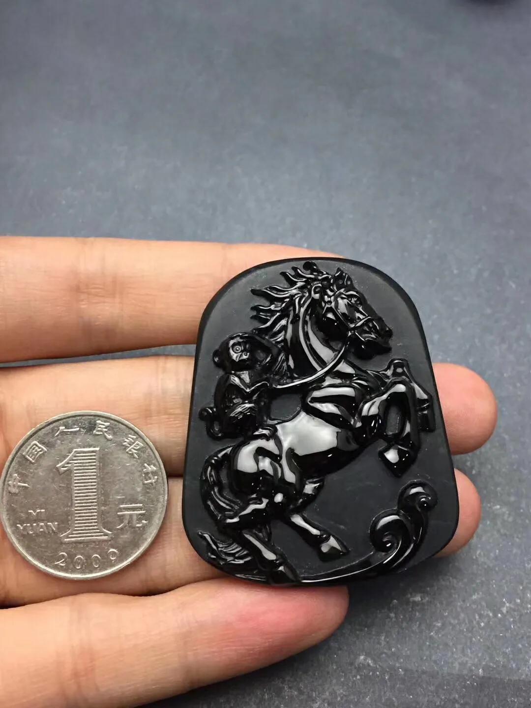 墨翠。一种深藏不露的翡翠。稳重而神秘