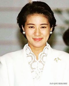 没男丁就该受气？媒体借爱子的包*压打***宫东**，引发皇室内部骚动