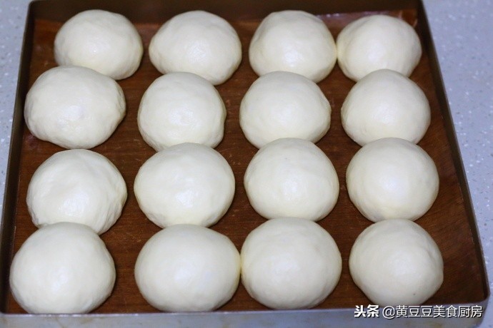 牛乳早餐包家常做法,奶香早餐包详细做法