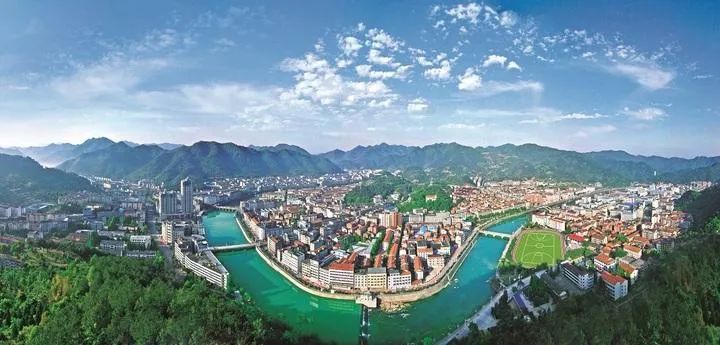 还没想好国庆去哪？自驾2.5小时，在秋日里泡温泉吃美食