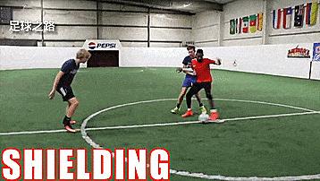 五个可以帮我们杀出重围的足球技巧