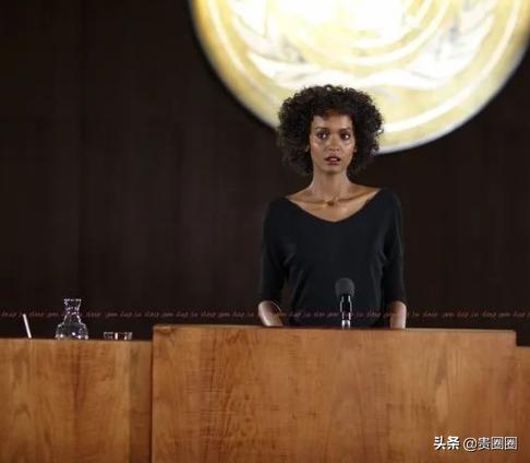 非洲黑人超模，曾被性侵、割礼、逼婚，却活出璀璨人生