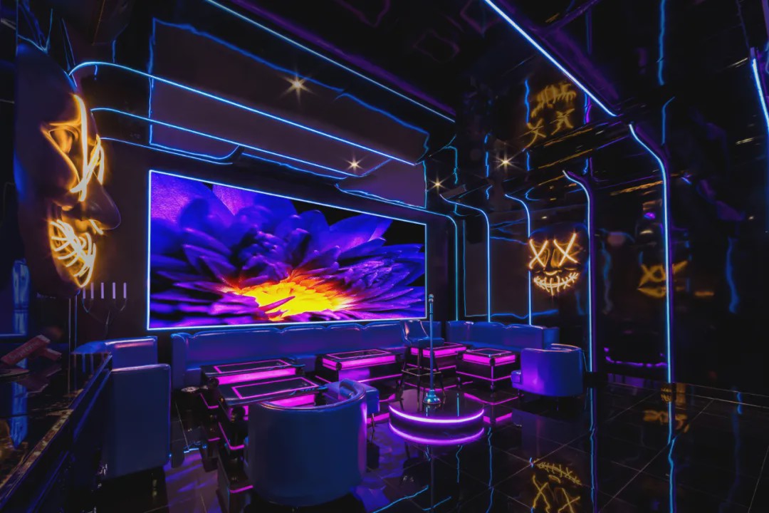 眉间有银河眼中有星辰什么意思,眉间是银河眼中有星辰什么意思