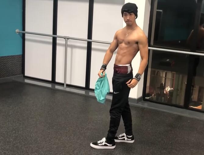 16岁男孩变成肌肉猛男,16岁肌肉男健身变化