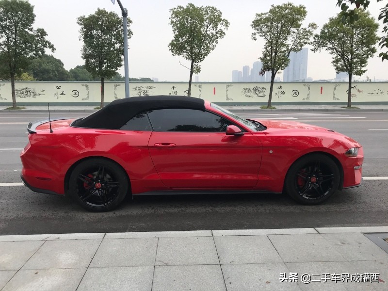 福特野马敞篷开启效果,平民跑车野马多少钱