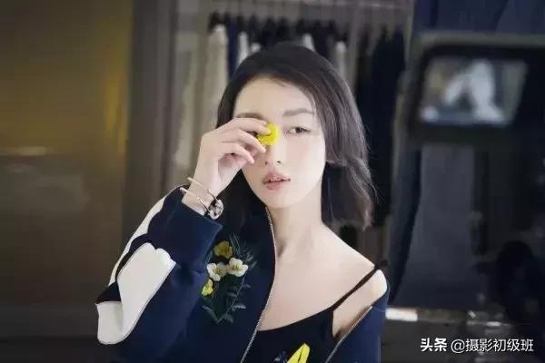 拍照怎么摆姿势更自然,如何拍照姿势不僵硬