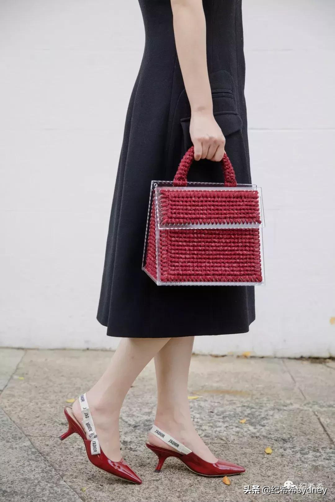 过年拜年包好多红包,拜年拎回来一只鸡一只鸭