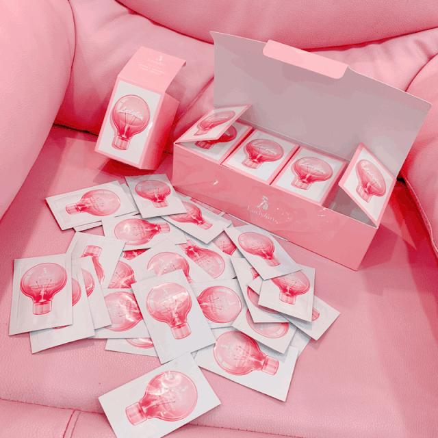 李小冉五官精致皮肤白皙透亮,70后女演员李小冉的高级搭配