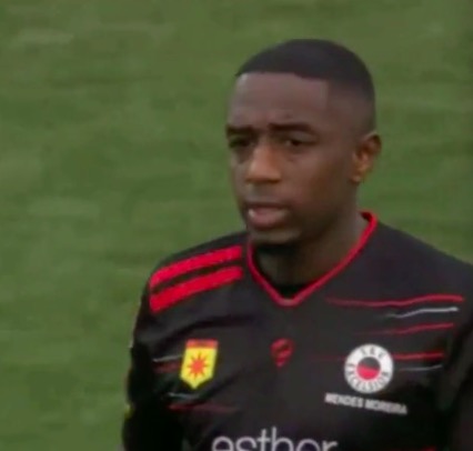 球场上呼吁不要种族歧视,球场上抗议种族歧视活动