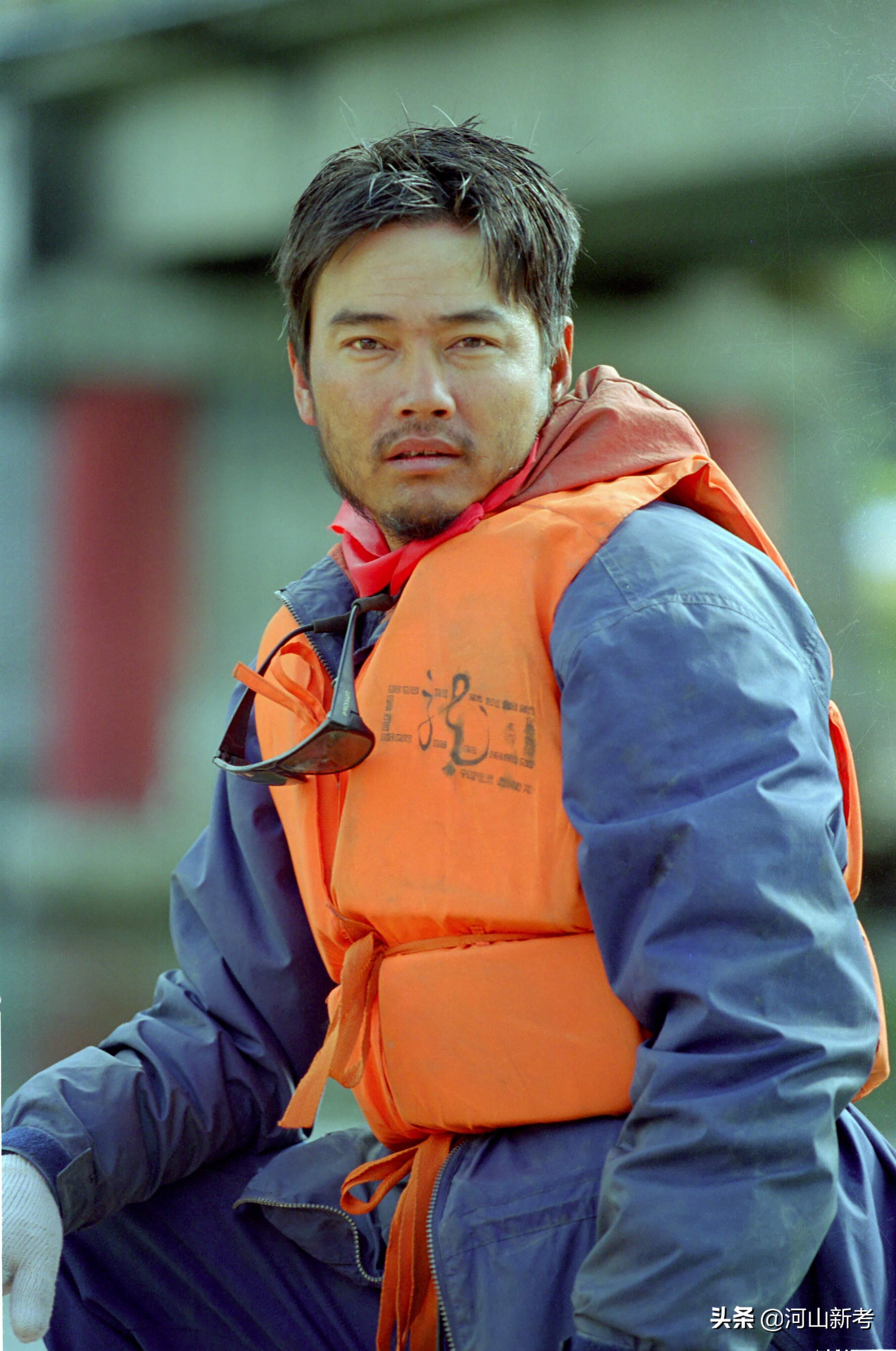 二十个男人和一条江（附：每个队员大头照）