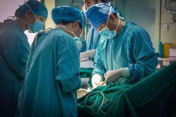 剖腹产“粘连”有多危险？产科医生说出了实情，这2种产妇别大意