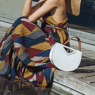 不要再背烂大街的双肩包了,别再背烂大街的轻奢包