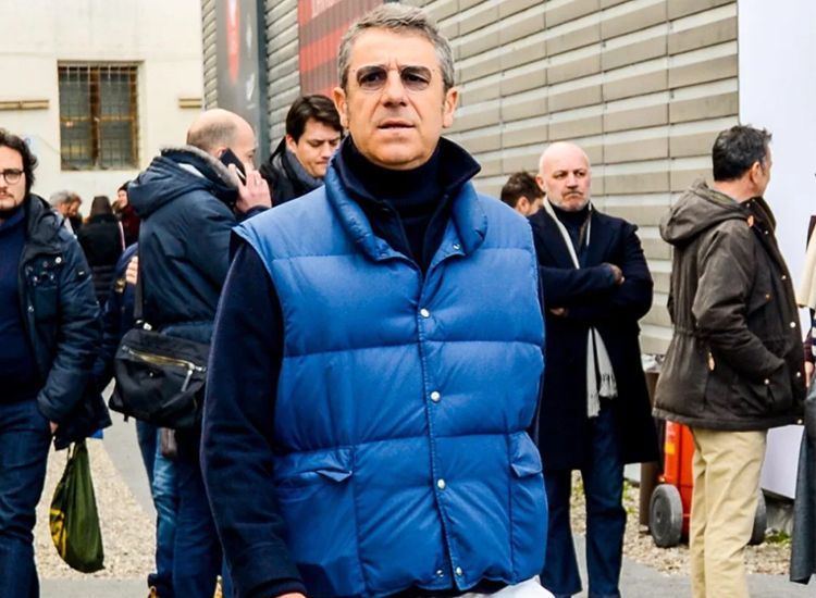 男人穿哪种羽绒马甲好看,四十多岁男穿马甲好看吗