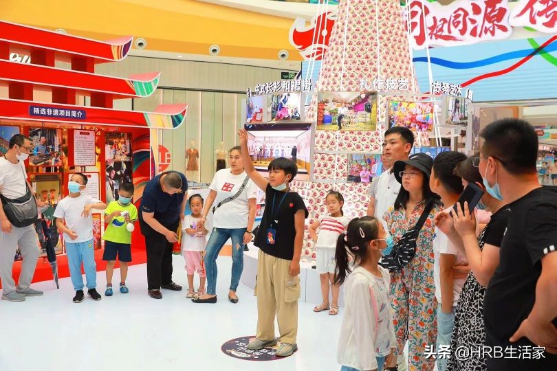 “同根同源,传承传情”香港文化行巡回展览亮相冰城哈尔滨