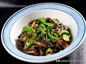 牛蛙烧肥肠做法教程,肥肠牛蛙干锅