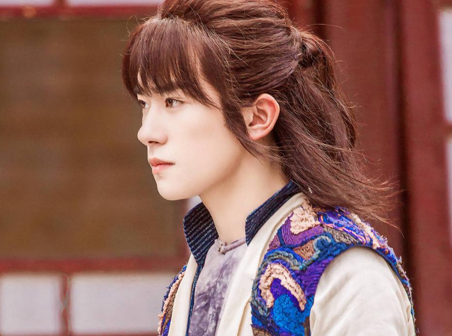 《艳势番》“走战壕”路透，胖虎翻滚一圈惹爆笑，还是千玺更稳！